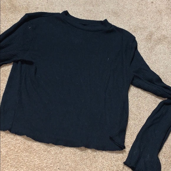 Knitted soft black cropped long sleeve - Picture 1 of 3